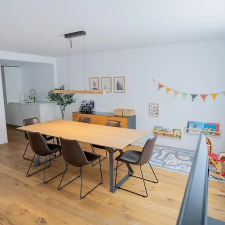 Apartment Chez Squirrel - Downtown, Hiking, Biking, Skiing *