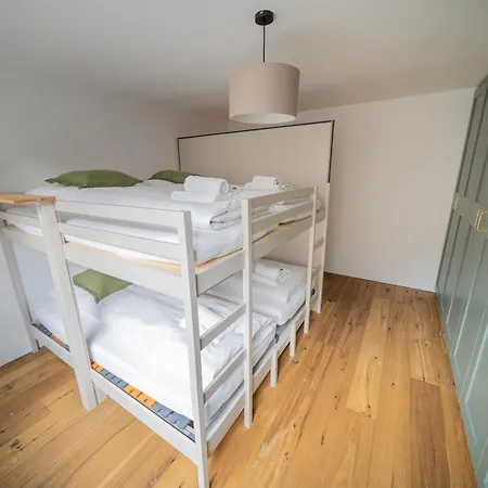 Chez Squirrel - Downtown, Hiking, Biking, Skiing Apartment